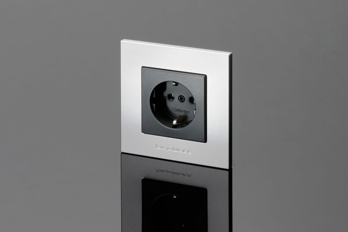 GigaWatt G-044 SCHUKO – pojedyncze gniazdo ścienne 16 A - Media Hit - Sklep audio