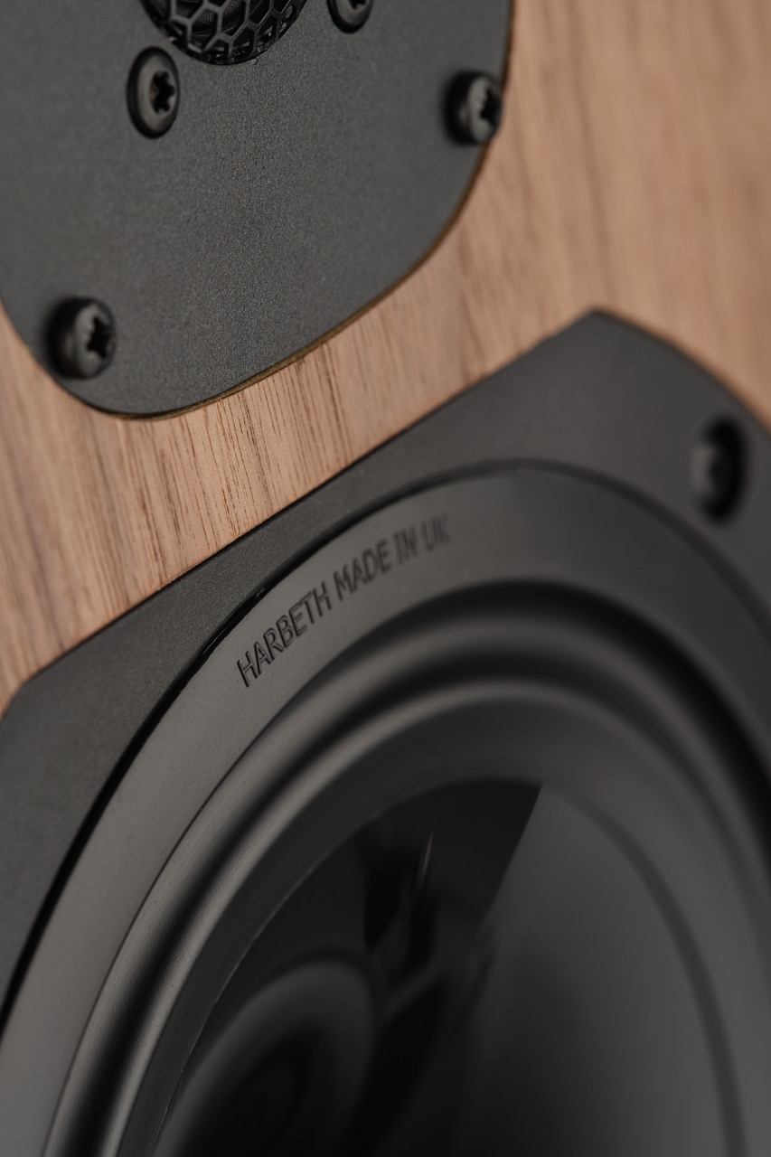 KOLUMNA PODSTAWKOWA HARBETH C7ES-3 XD2 WALNUT (raty 0%) - Media Hit - Sklep audio