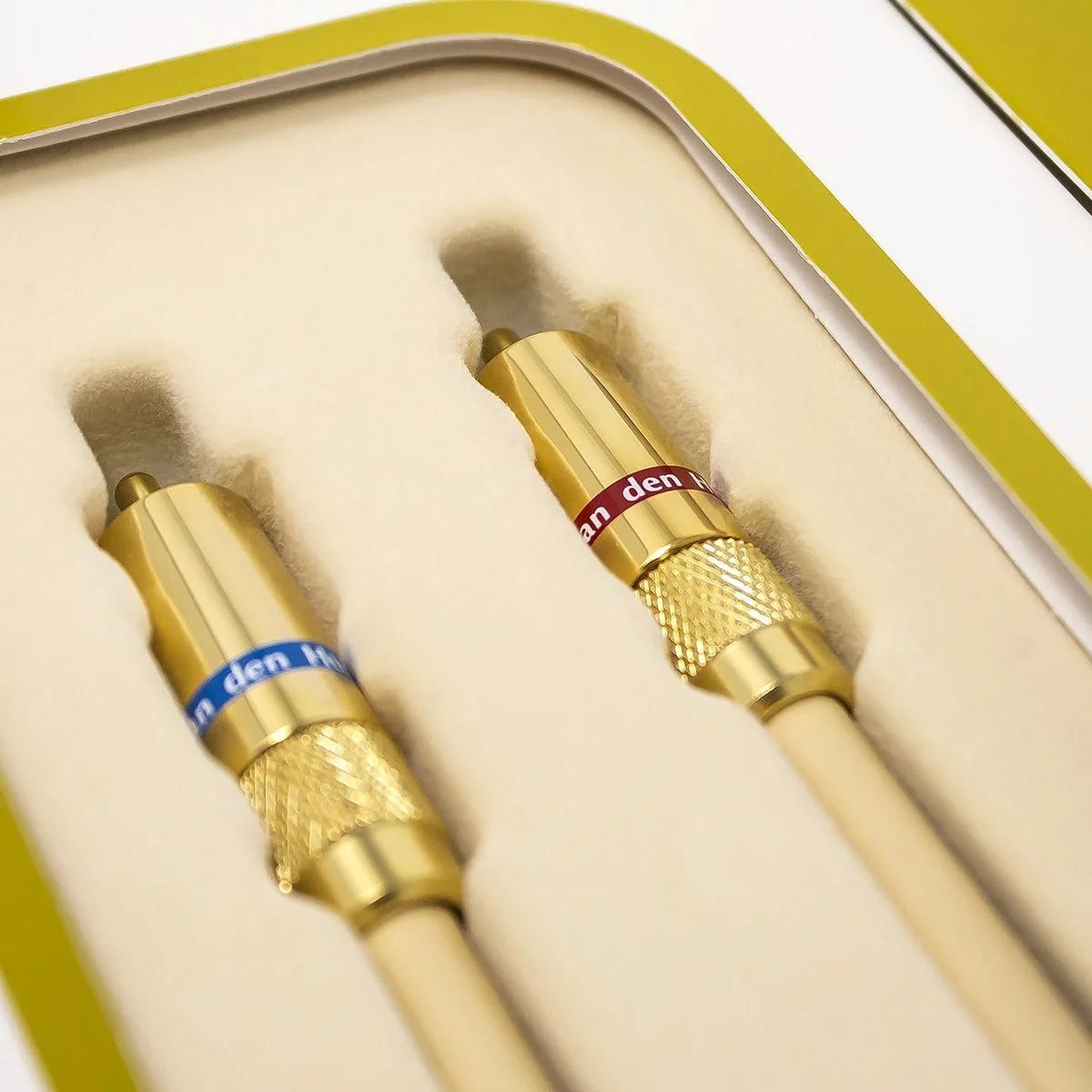 Van den Hul The Name Halogen Free RCA–RCA 1,0 m – interkonekt analogowy (para) - Media Hit - Sklep audio
